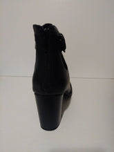 Load image into Gallery viewer, Womens Black Short Ankel Boot 9, 9.5
