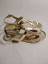 Load image into Gallery viewer, Womens&#39;s Metallic Gold Sandals 7
