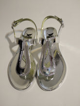 Load image into Gallery viewer, Womens&#39;s Silver Metallic Sandals 5, 5.5
