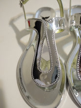 Load image into Gallery viewer, Womens&#39;s Silver Metallic Sandals 5, 5.5
