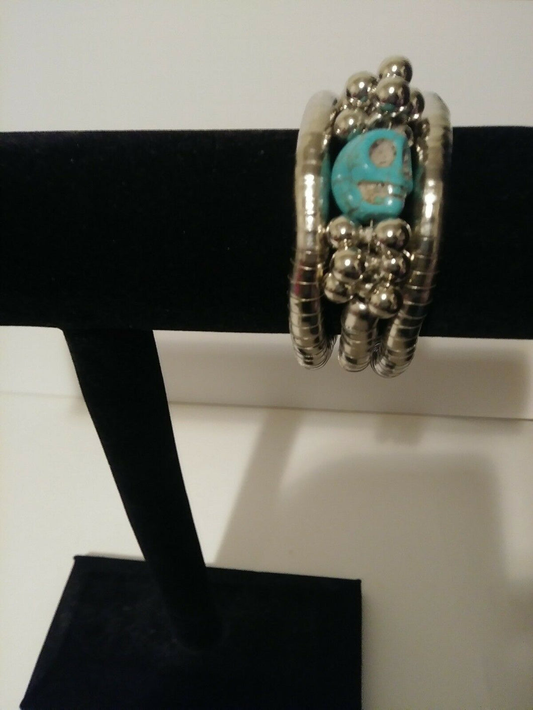 Womens Stretch Bracelet with A Turquoise Skull