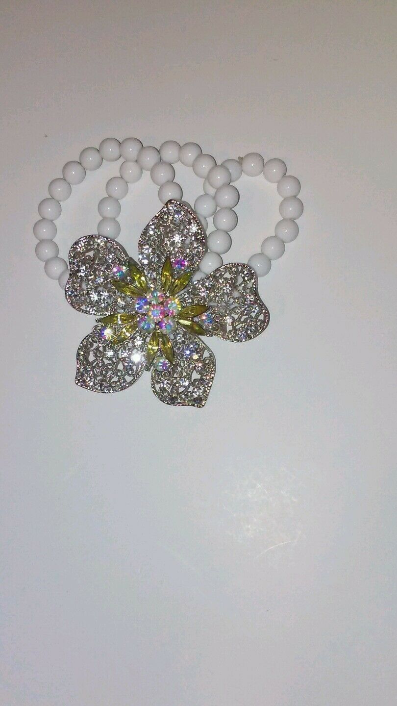 Womens Flower Rhinestone Stretch Bracelet with White Beads